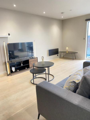 Luxurious, High-End 2-Bedroom with Balcony